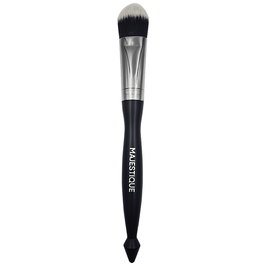 MAJESTIQUE Foundation Brush - With Soft Bristles