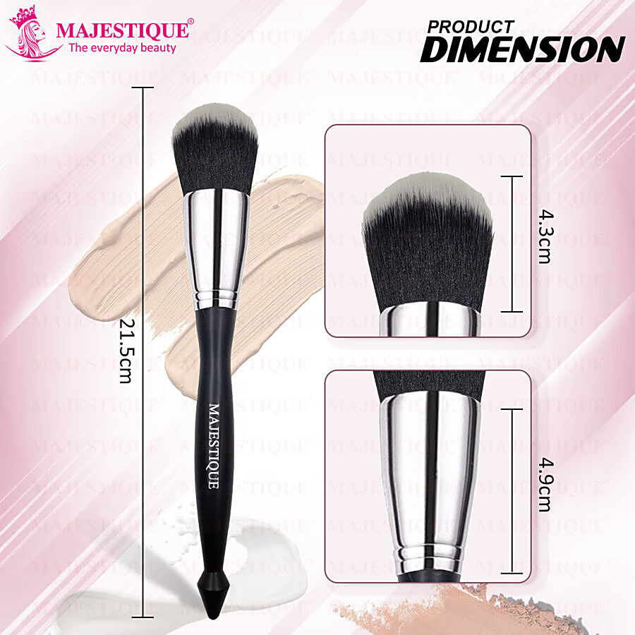 MAJESTIQUE Highlighter Powder Brush - With Soft Bristles