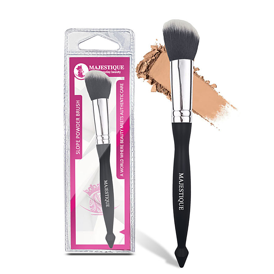 MAJESTIQUE Slope Powder Brush FC 31 - Soft & Smooth Bristles