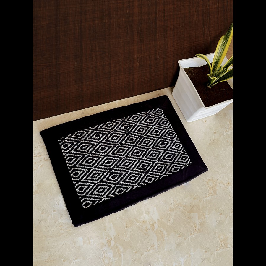 VTI Home Collection Cotton Polyester Hand Woven Door/Floor/Bath Mat - Soft