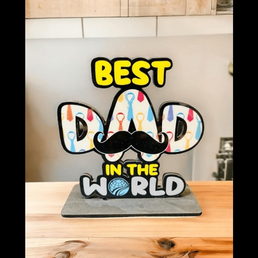 Pearlfiesta "Best Dad In The World" Wooden Trophy Father's Day Gift - Multicolour