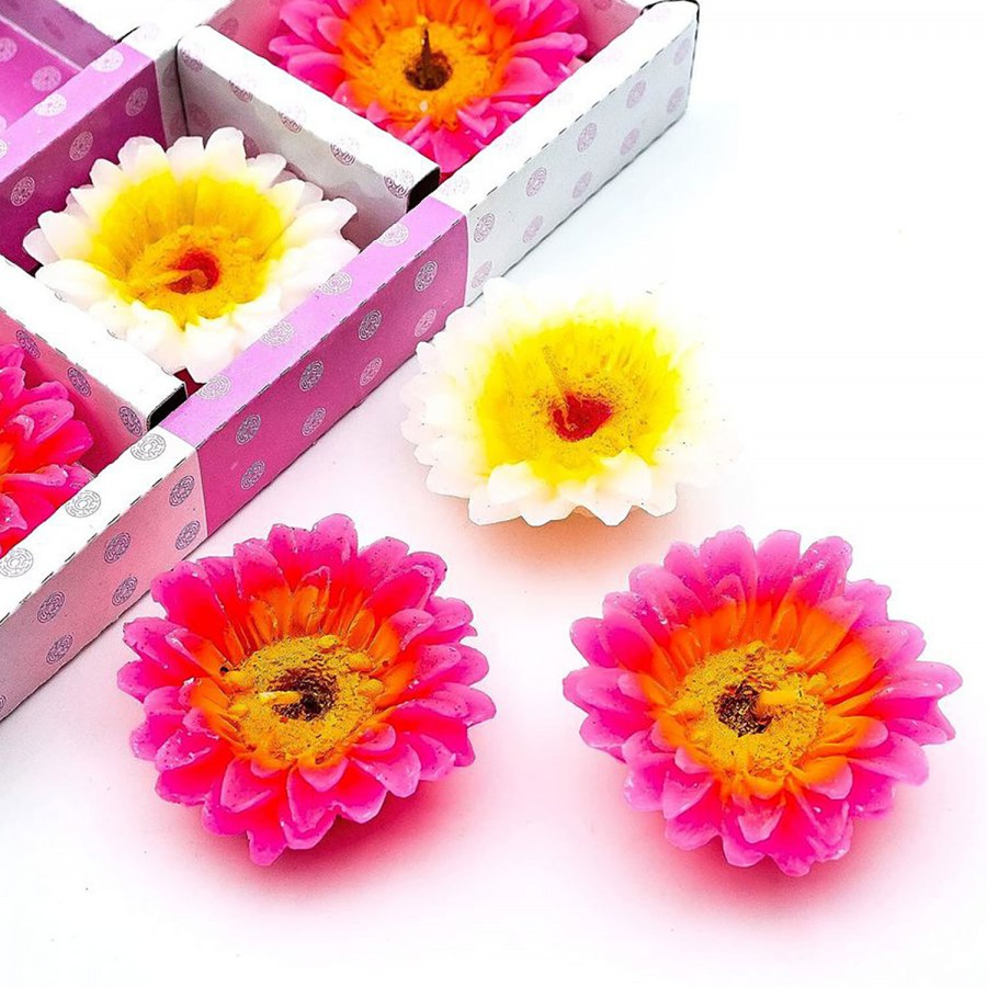 Creative Space Floating Flower Wax Candles - Delicate & Vibrant Colours