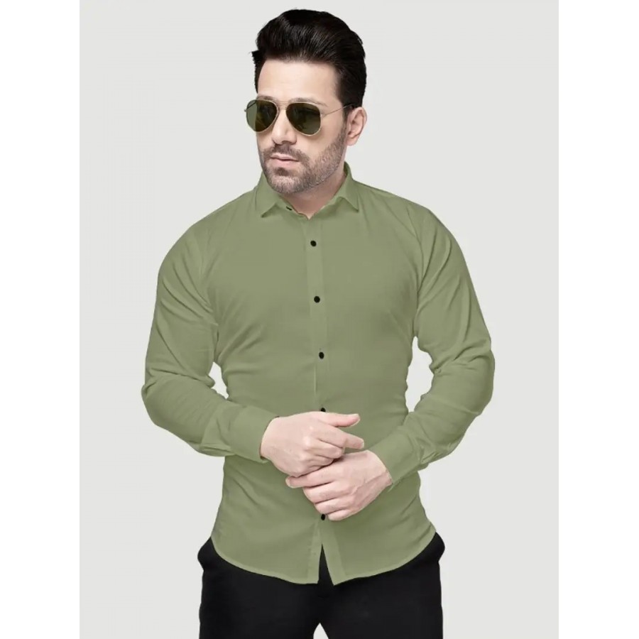 Men Regular Fit Solid Spread Collar Casual Shirt